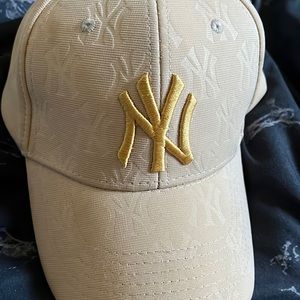 NEW YORK YANKEES X CALVIN KLEIN RARE BASEBALL CAP WOMENS